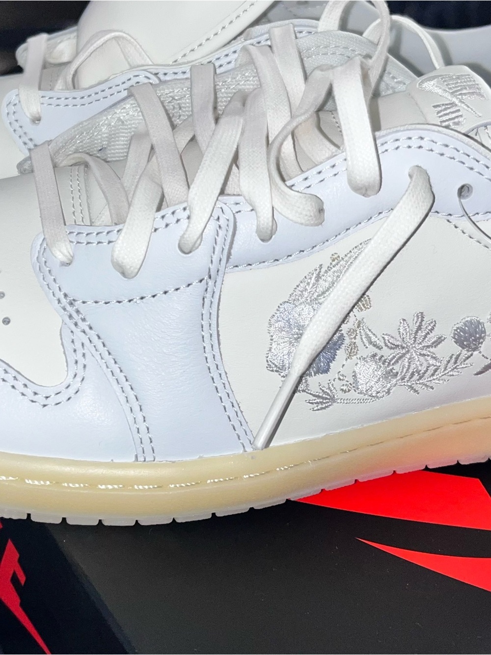 NWT nib 11 floral Jordan Air Jordan 1 Retro Low OG Sail/Off White/Coconut Milk